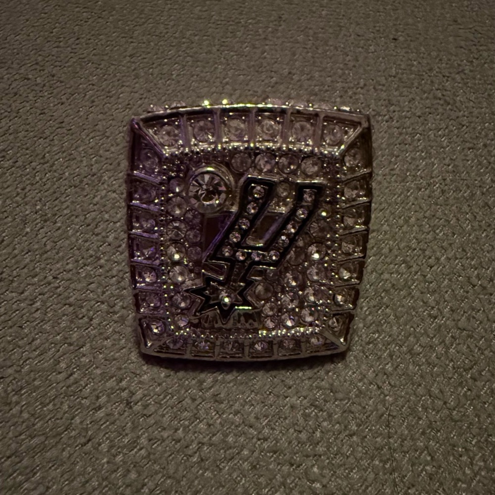San Antonio Spurs Fan Edition 2014
Champ Ring size 11